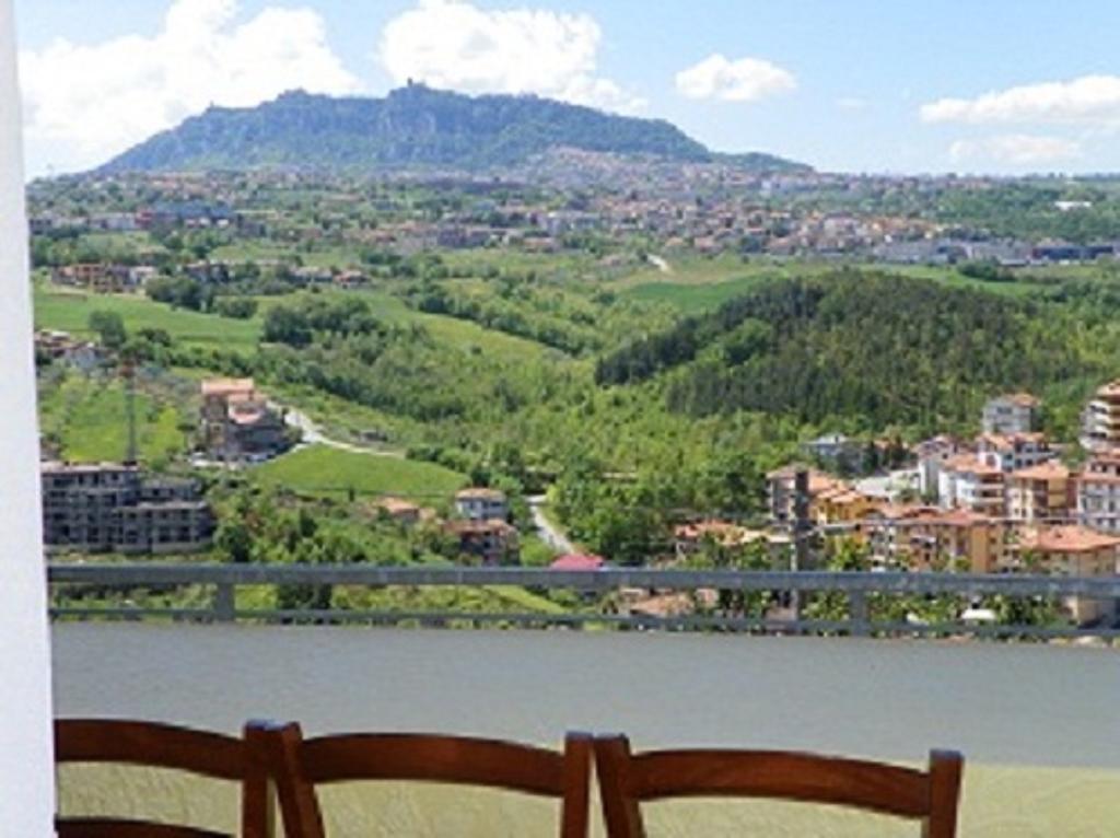 Villa Emma - L'Arte Dell'Accoglienza Сан Марино Екстериор снимка